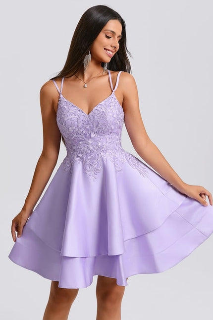 Trapèze col v court satin robe de bal de promo avec appliques de dentelle - gallery 1