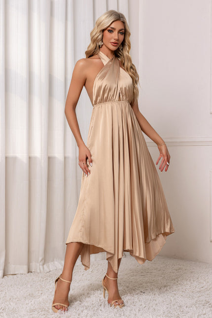 Robe plissée licou trapèze satin maxi