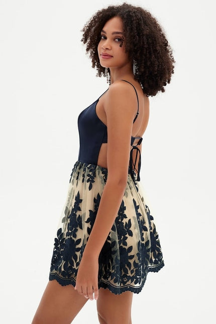 Trapèze col rond mini tulle robe de bal de promo avec broderie - gallery 4