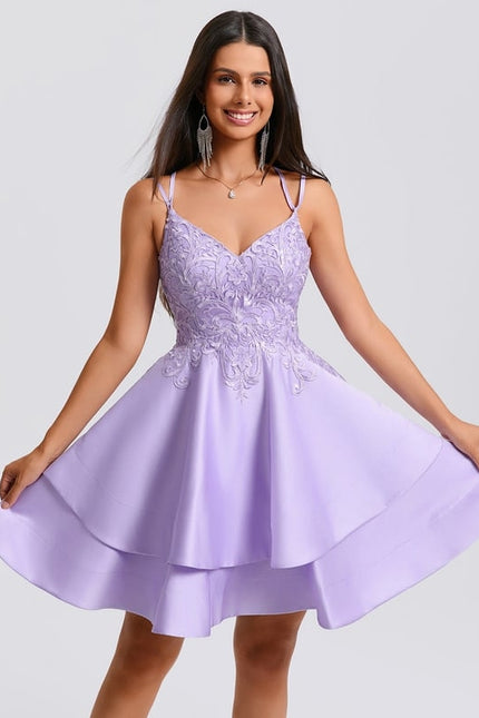 Trapèze col v court satin robe de bal de promo avec appliques de dentelle