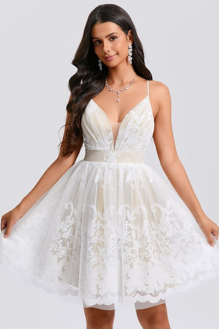 Princesse col v court tulle dentelle robe de bal de promo avec plissée