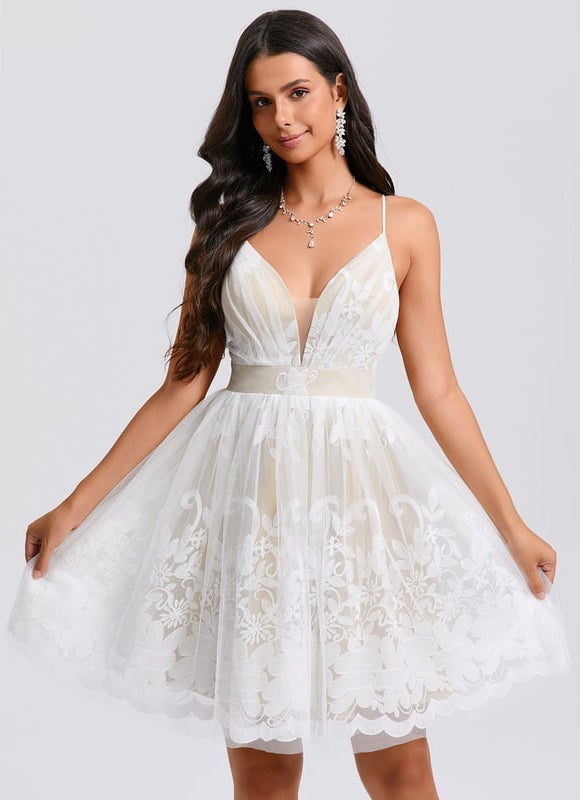 Princesse col v court tulle dentelle robe de bal de promo avec plissée