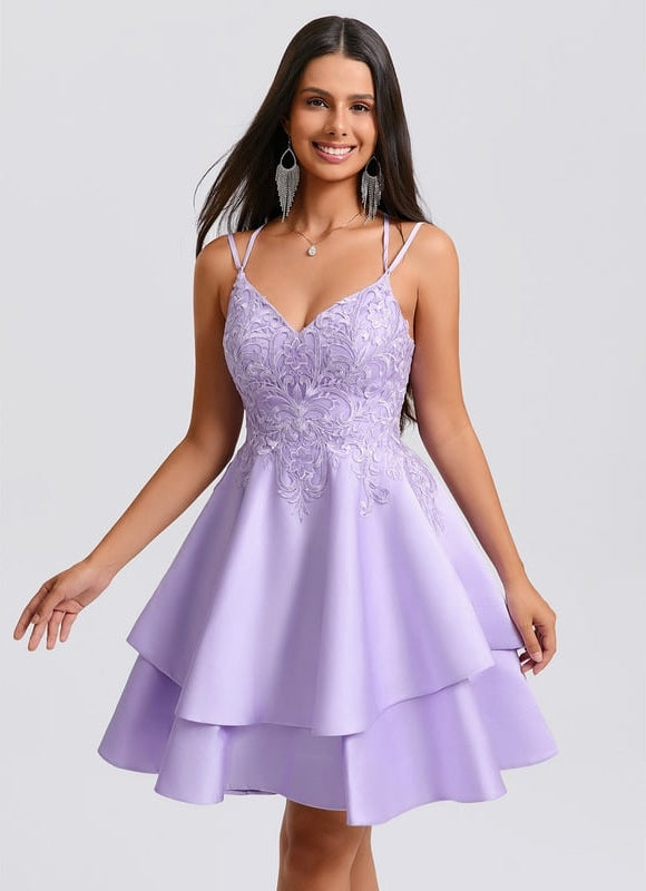 Trapèze col v court satin robe de bal de promo avec appliques de dentelle - gallery 2